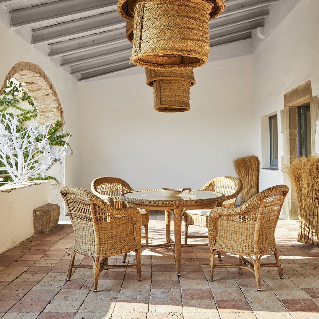 Alga Dining Table