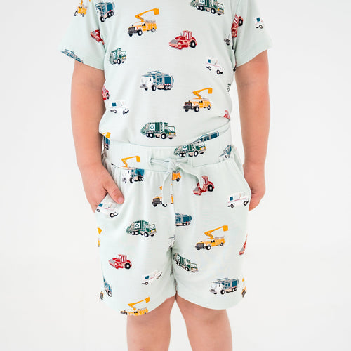 Drawstring Short in City Vehicles
