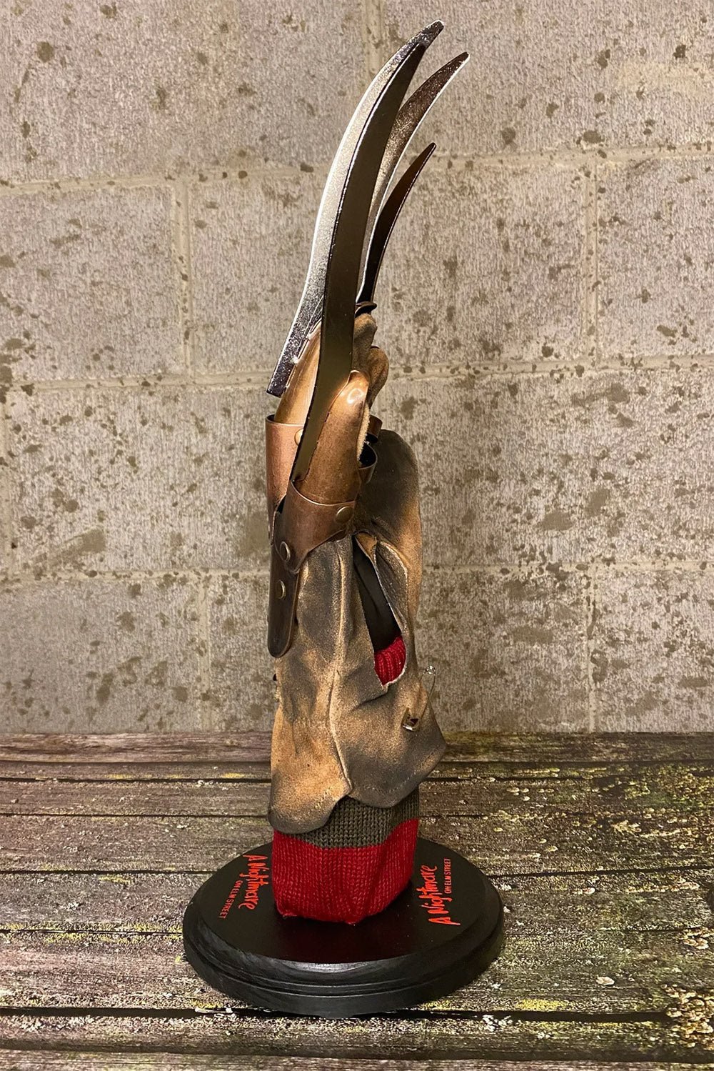 A Nightmare on Elm Street - Deluxe Freddy Krueger Collector's Glove
