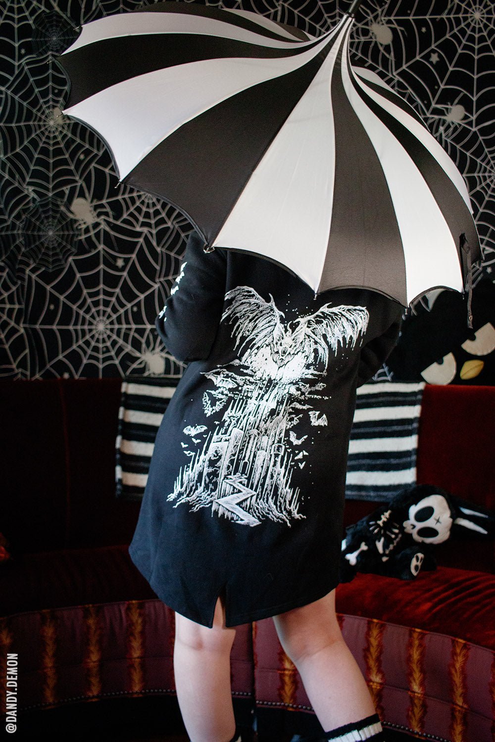 Batwing Pagoda Umbrella [BLACK/WHITE STRIPED]